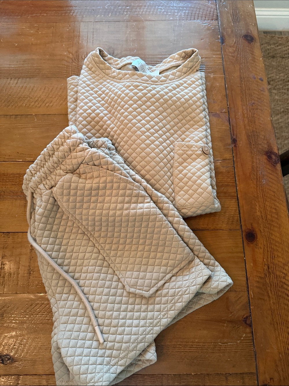 Velvet beige quilted short sleeve top by Velvet - Picture 4 of 4